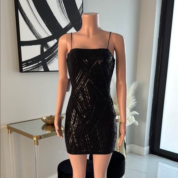 Elegant Black Sequin Dress - Picture 1 of 6